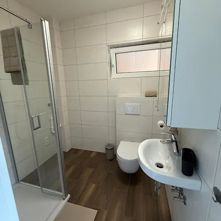 Moderne Ferienwohnung, Separater Eingang, Neubau, Smart Tv & Wifi & Kaffemaschine Inklusive Apartament *