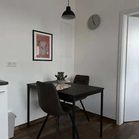 Moderne Ferienwohnung, Separater Eingang, Self Check In, Neubau, Smart Tv & Wifi & Kaffemaschine Inklusive