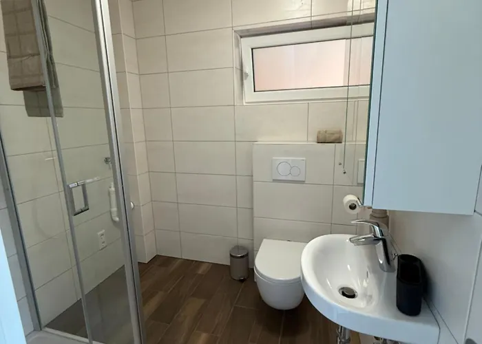 Moderne Ferienwohnung, Separater Eingang, Neubau, Smart Tv & Wifi & Kaffemaschine Inklusive アパート *
